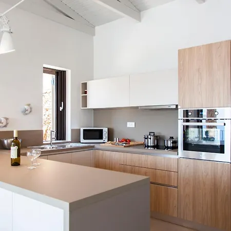 Miro - Luxury With Direct Sea Access For 14 People