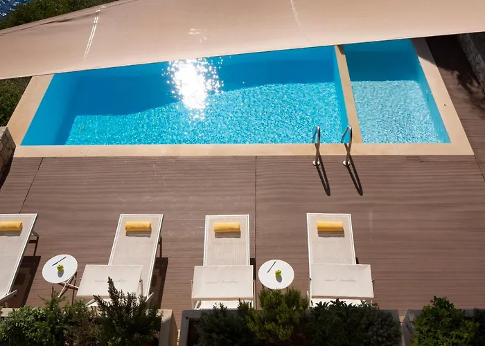 Miro - Luxury With Direct Sea Access For 14 People Villa