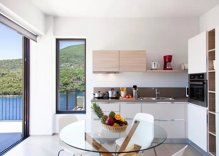 Miro - Luxury With Direct Sea Access For 14 People *