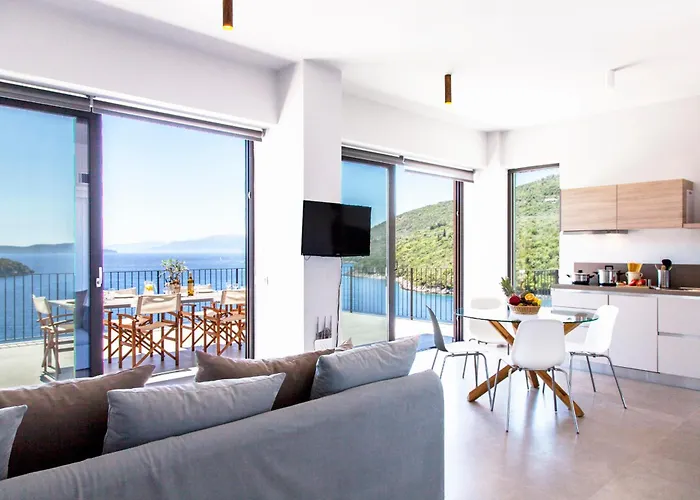 Miro - Luxury With Direct Sea Access For 14 People