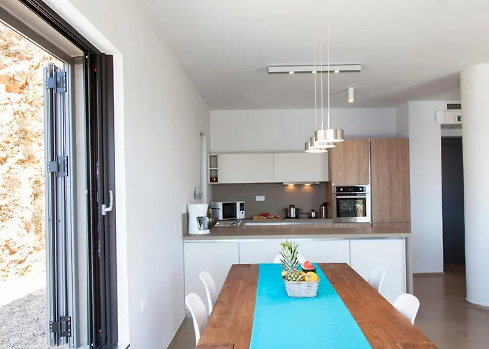 Miro - Luxury With Direct Sea Access For 14 People *